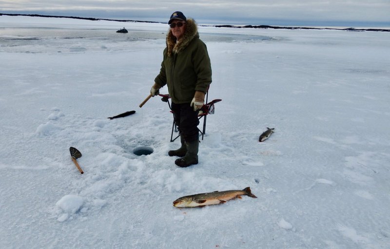 Ice fishing gambling game, ice fishing game